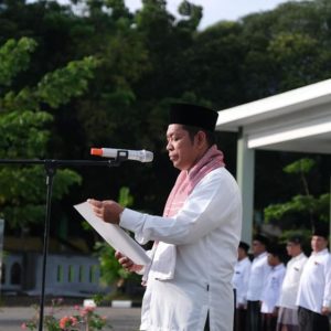 Bergaya Santri, Rektor UINSU Pimpin Upacara Hari Santri