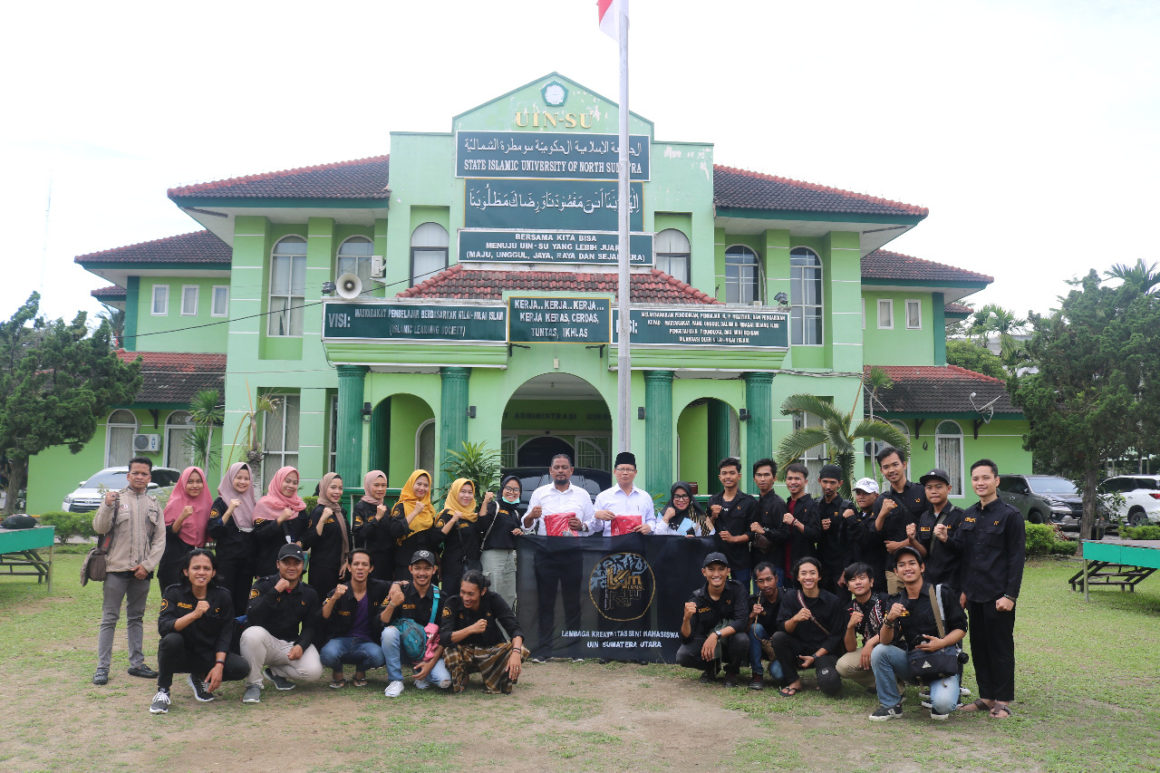 WR III UIN SU LEPAS MAHASISWA LKSM.  GELAR PEMENTASAN TEATER DI ACEH