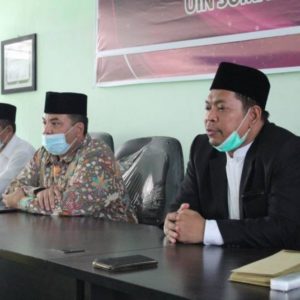 Rektor UIN SU Medan Serahkan Bantuan Untuk Mahasiswa Luar Negeri