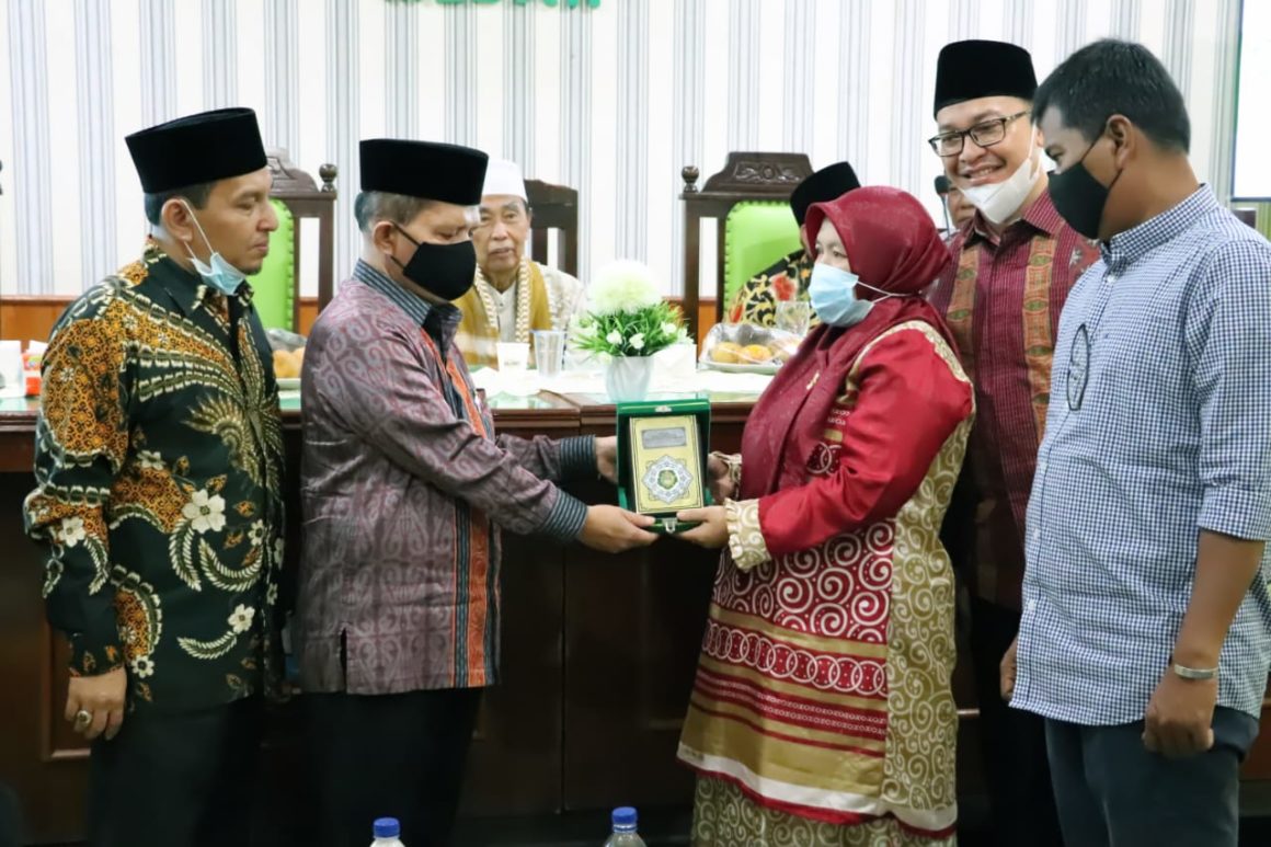 Rektor Hadiri Silaturahmi Keluarga Besar FSH UIN Sumut