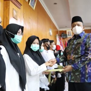 UIN Sumut Serahkan Beasiswa KIP Kuliah dan Beasiswa Pemkab Labura