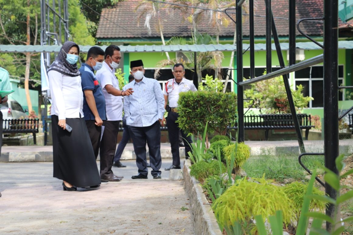 Rektor Melakukan Peninjauan di Lingkungan Kampus II UIN Sumut