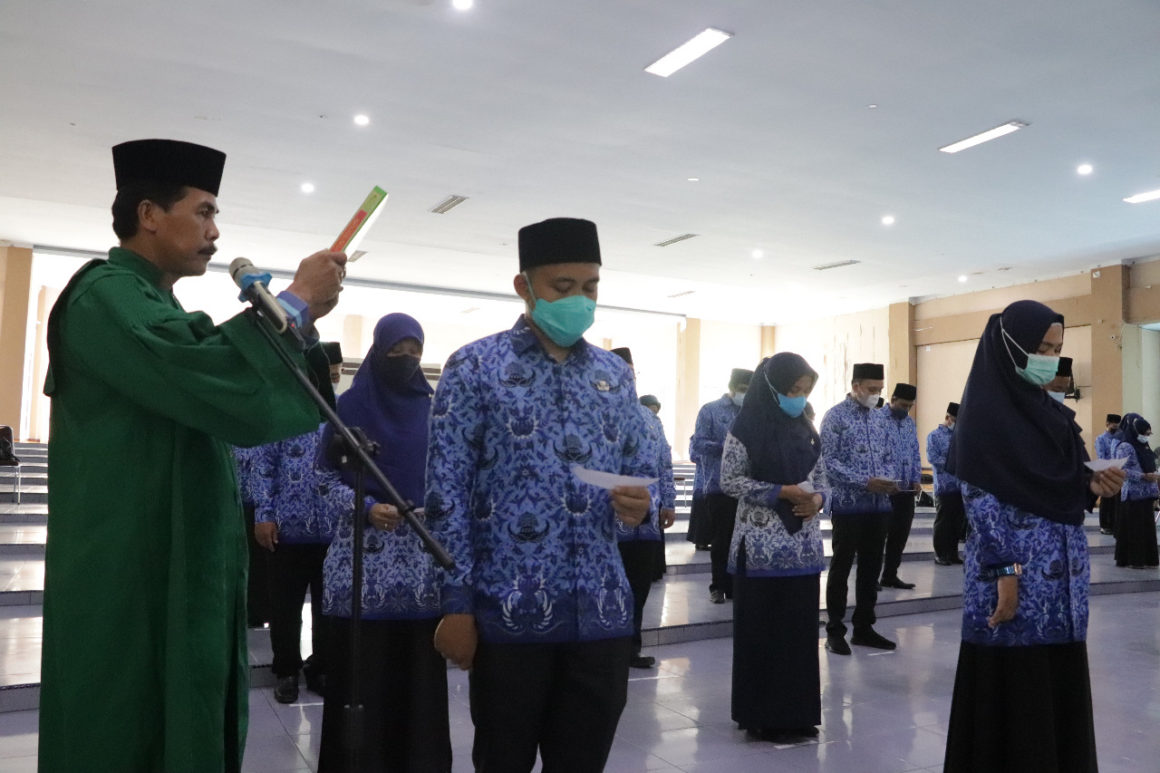 Rektor UIN Sumut Serahkan 47 Keputusan PNS : Unsur Terpenting Kemajuan Universitas adalah Tenaga Pengajar